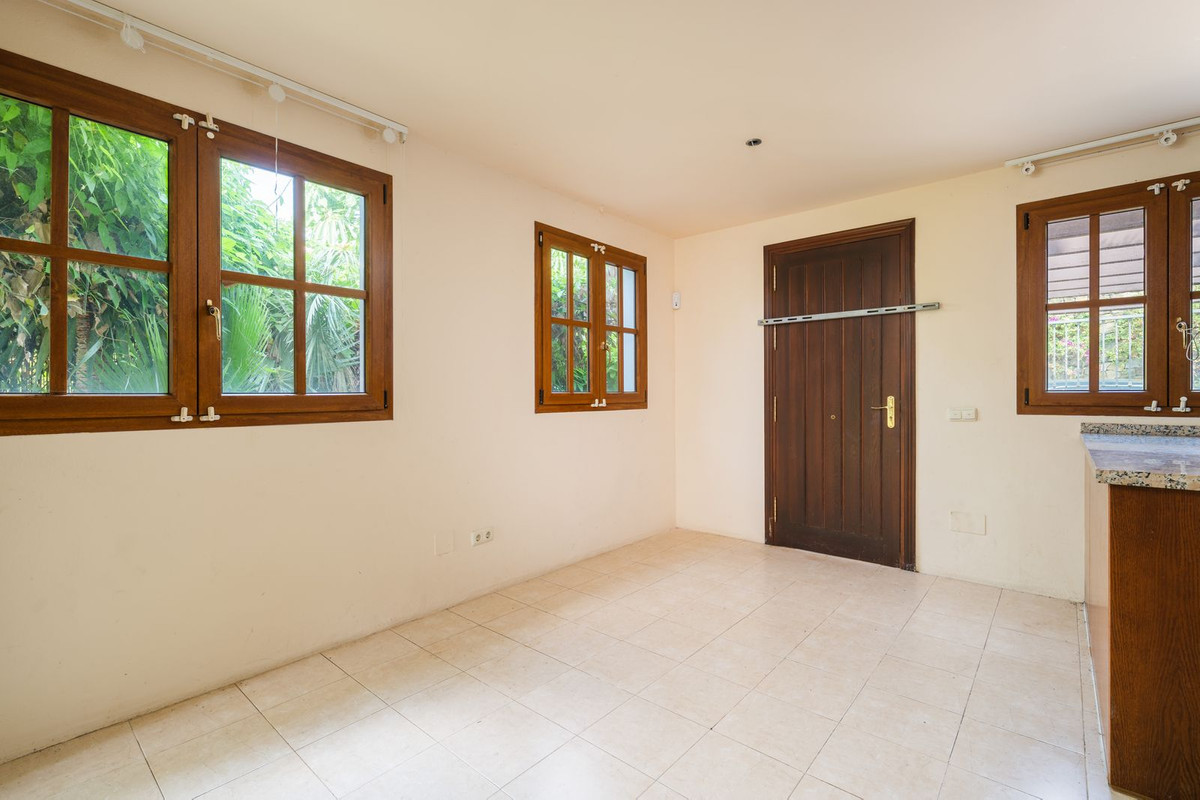 Huis te koop in Estepona | 4 slaapkamers H5472985
