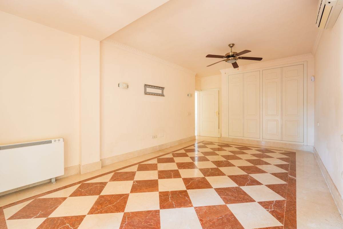 Huis te koop in Estepona | 4 slaapkamers H5472985