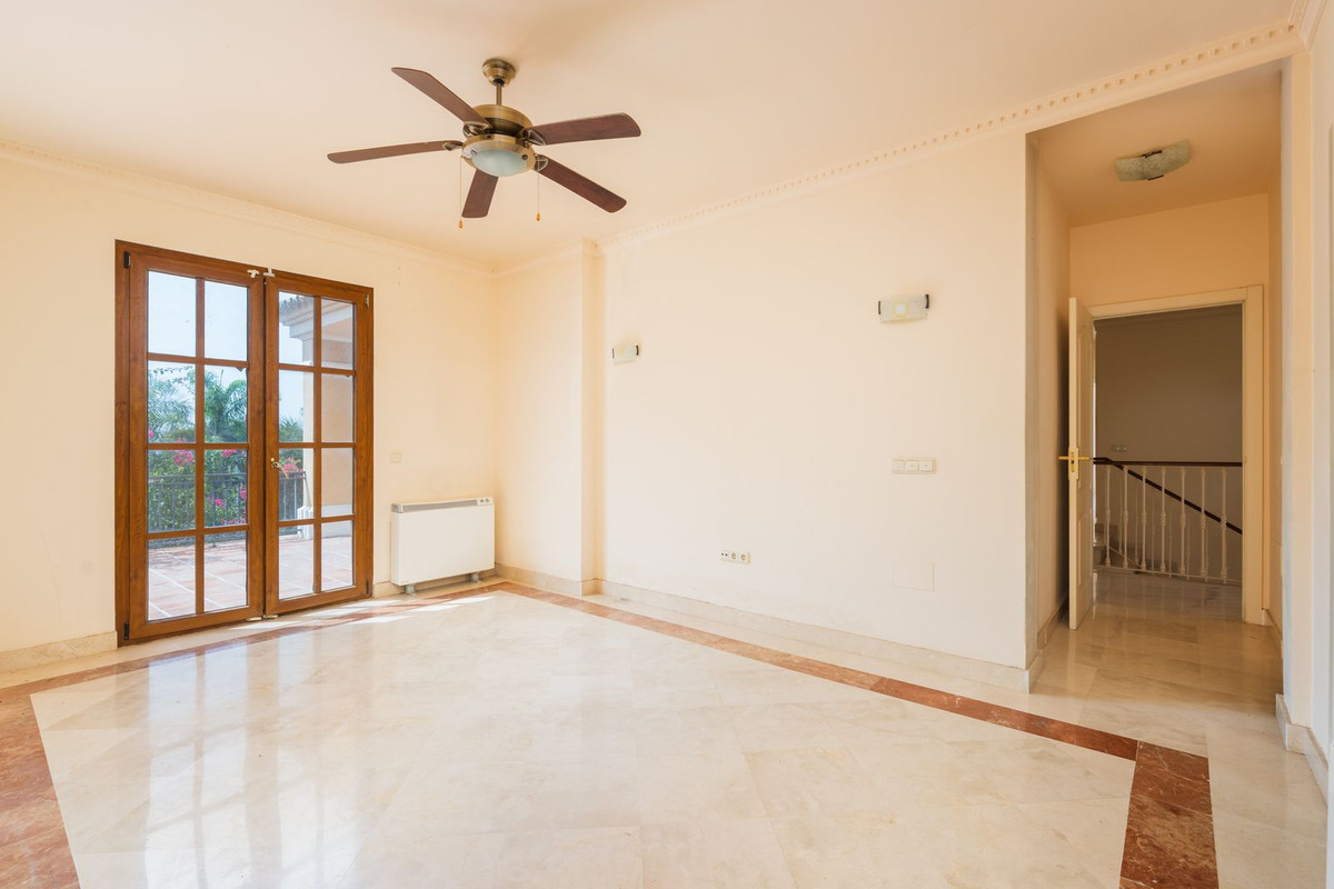 Huis te koop in Estepona | 4 slaapkamers H5472985