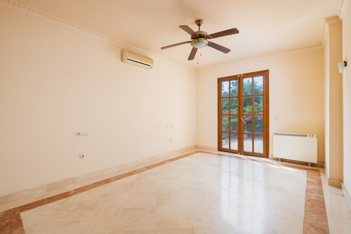 Huis te koop in Estepona | 4 slaapkamers H5472985