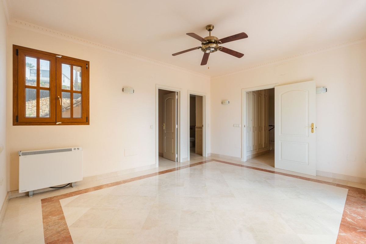 Huis te koop in Estepona | 4 slaapkamers H5472985