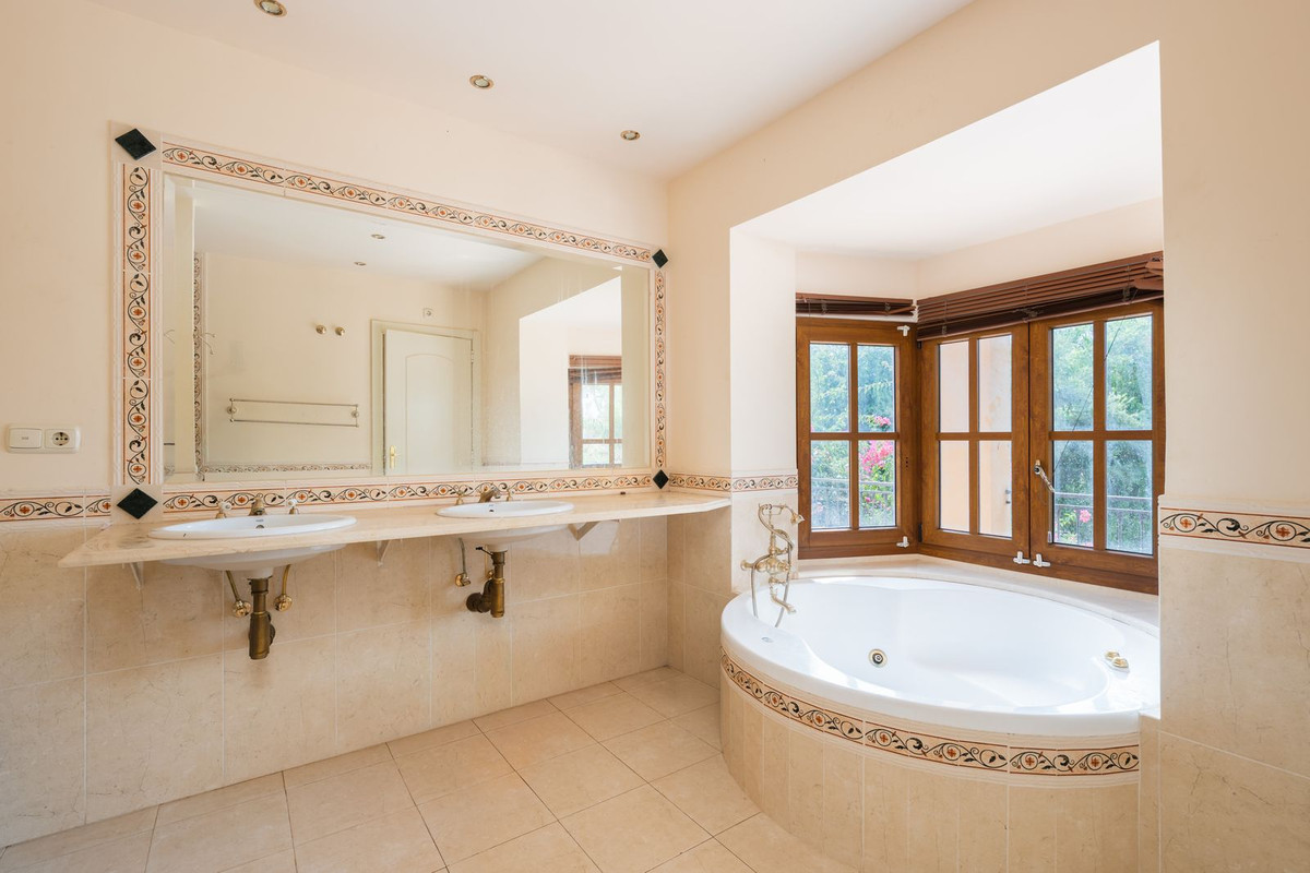 Huis te koop in Estepona | 4 slaapkamers H5472985