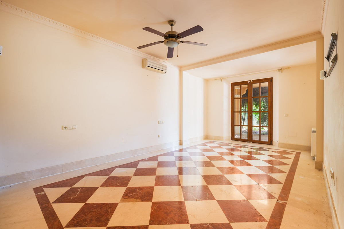 Huis te koop in Estepona | 4 slaapkamers H5472985
