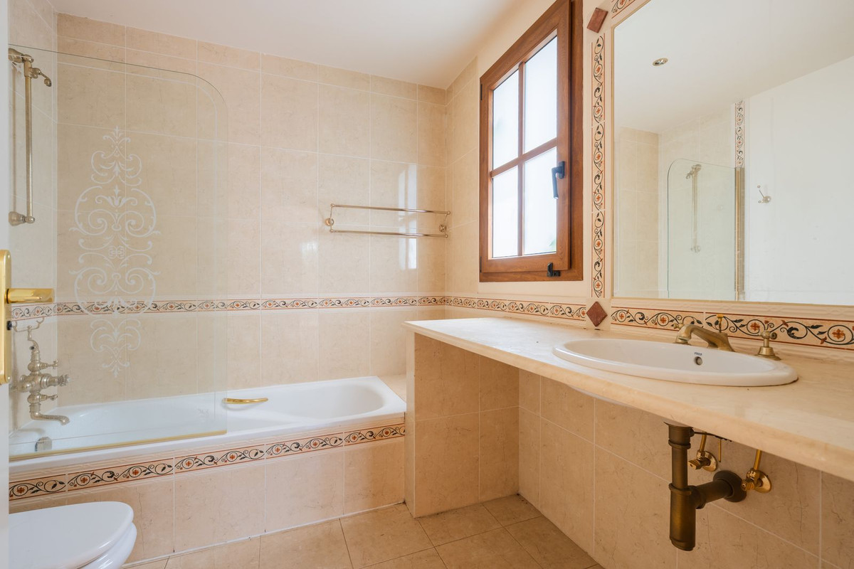 Huis te koop in Estepona | 4 slaapkamers H5472985