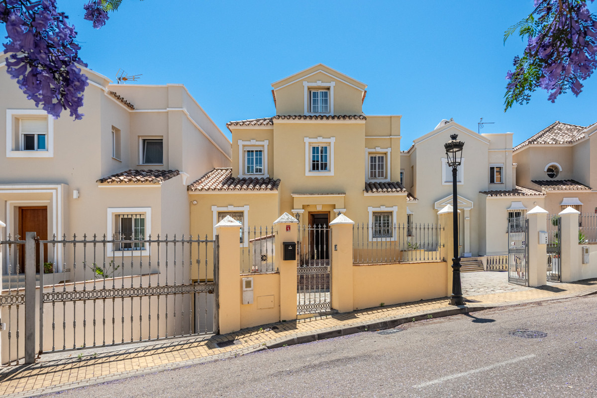 Huis te koop in Estepona | 5 slaapkamers H5476186