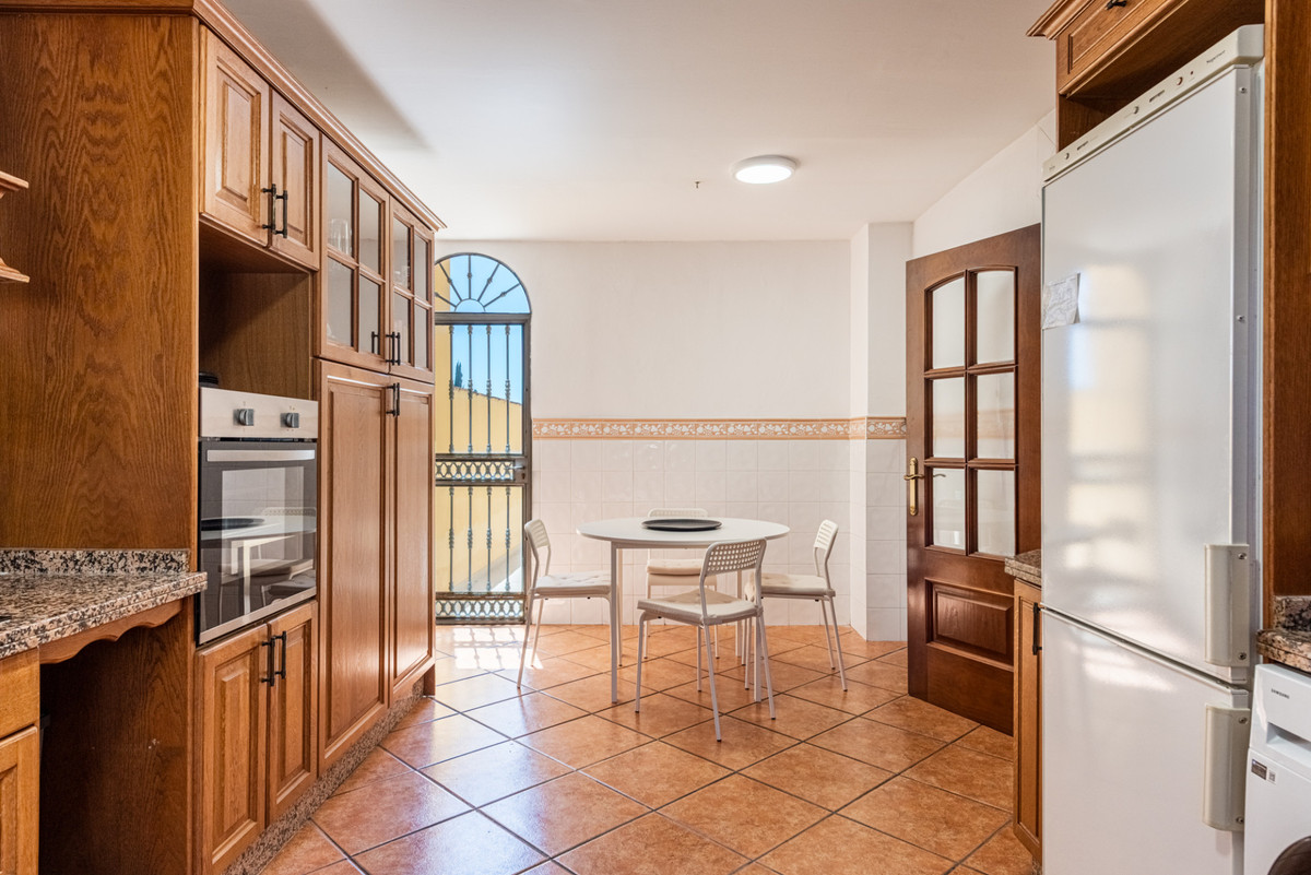 Huis te koop in Estepona | 5 slaapkamers H5476186