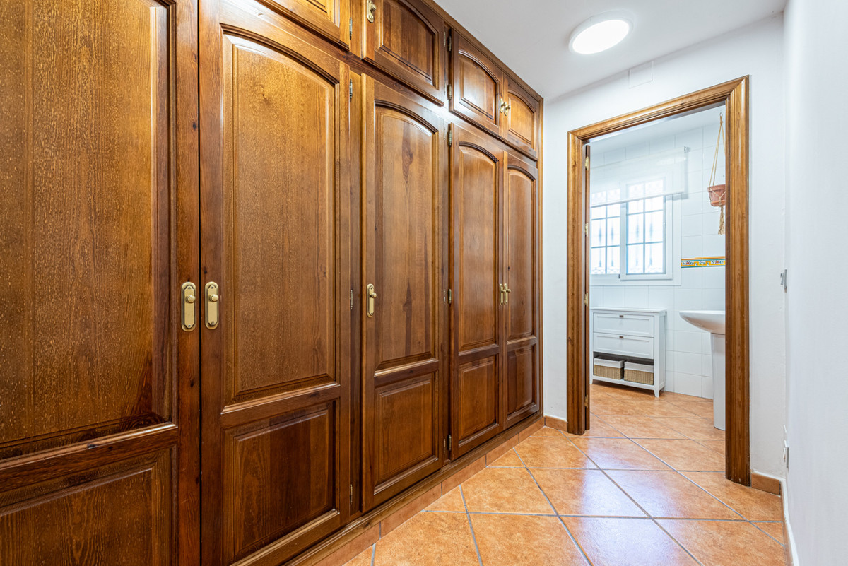 Huis te koop in Estepona | 5 slaapkamers H5476186