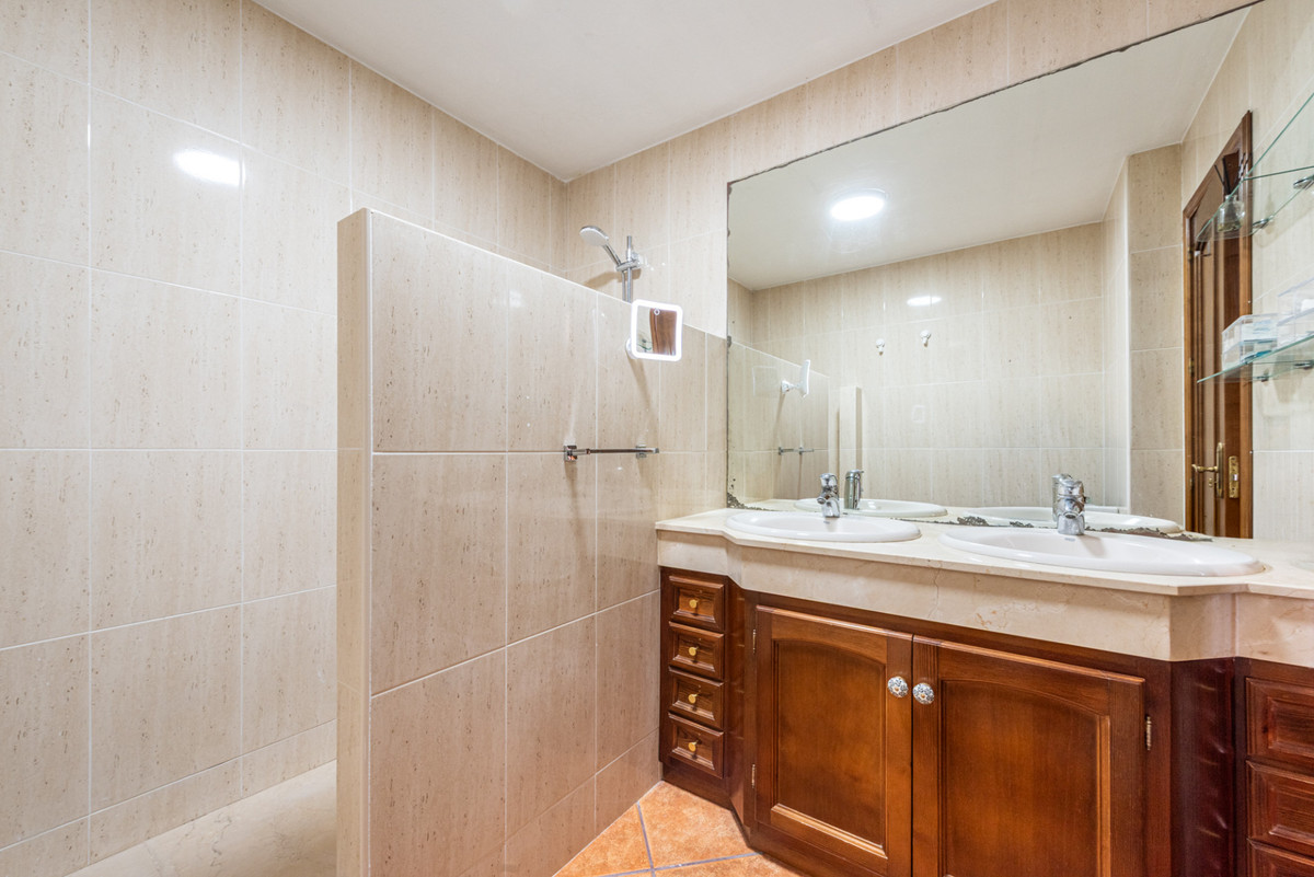 Huis te koop in Estepona | 5 slaapkamers H5476186