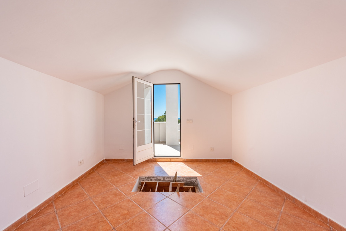 Huis te koop in Estepona | 5 slaapkamers H5476186