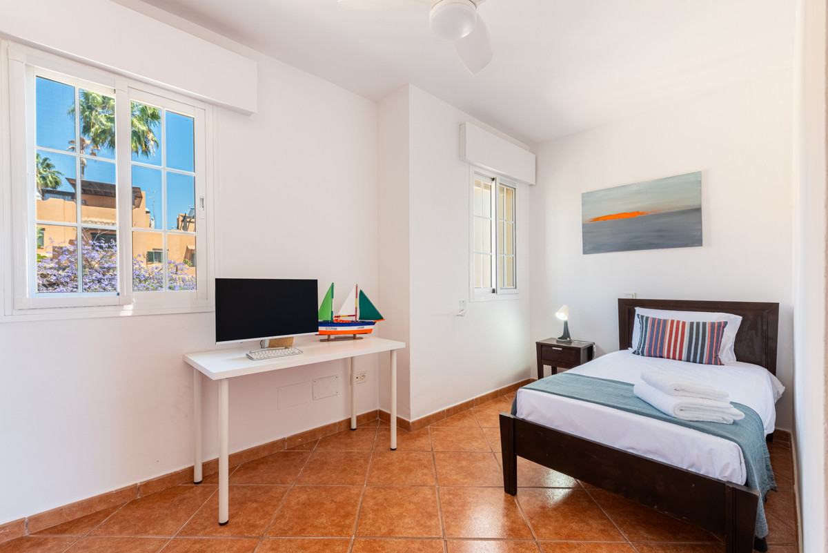 Huis te koop in Estepona | 5 slaapkamers H5476186