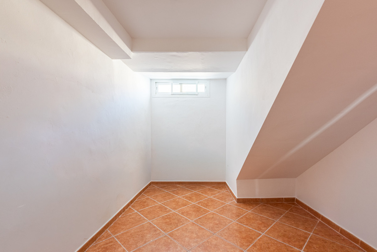 Huis te koop in Estepona | 5 slaapkamers H5476186