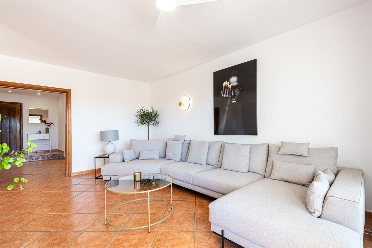Huis te koop in Estepona | 5 slaapkamers H5476186