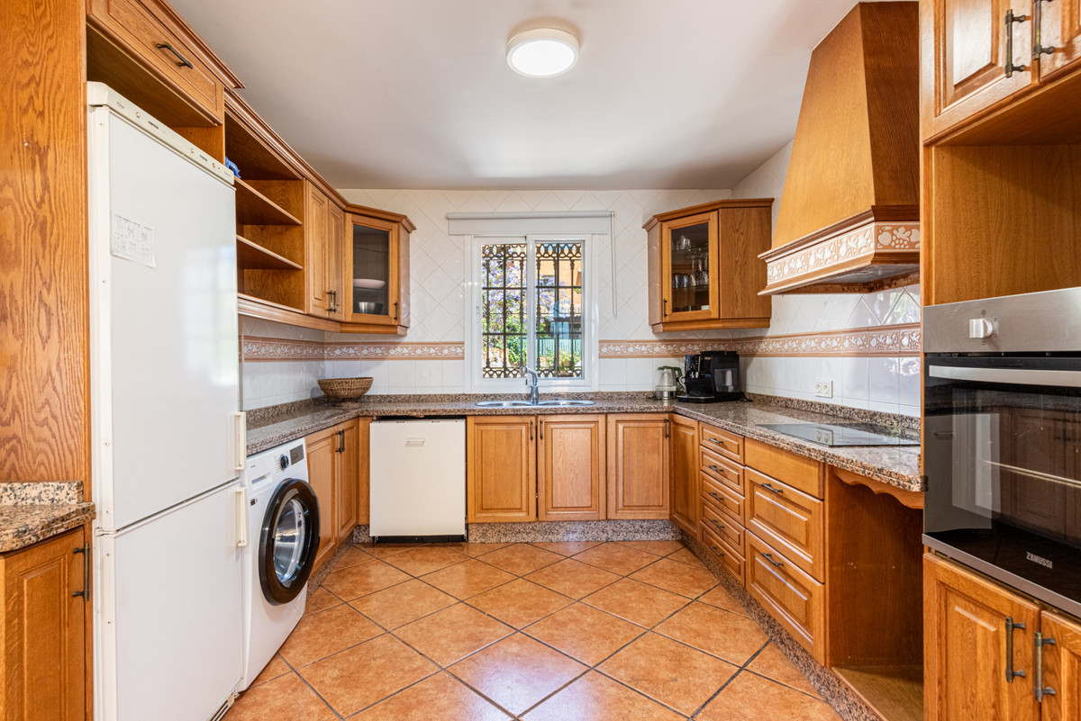 Huis te koop in Estepona | 5 slaapkamers H5476186