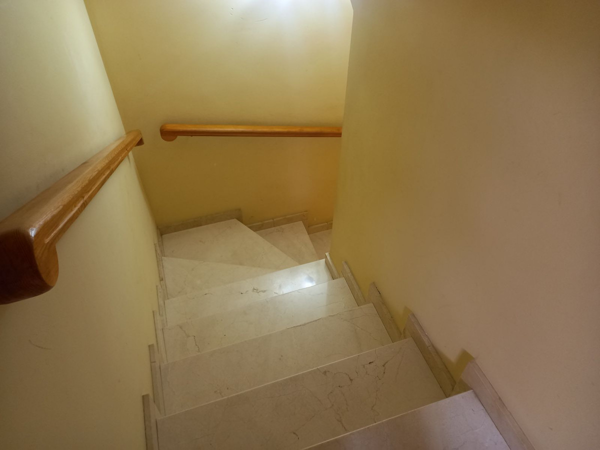 Huis te koop in Estepona | 4 slaapkamers H5477386