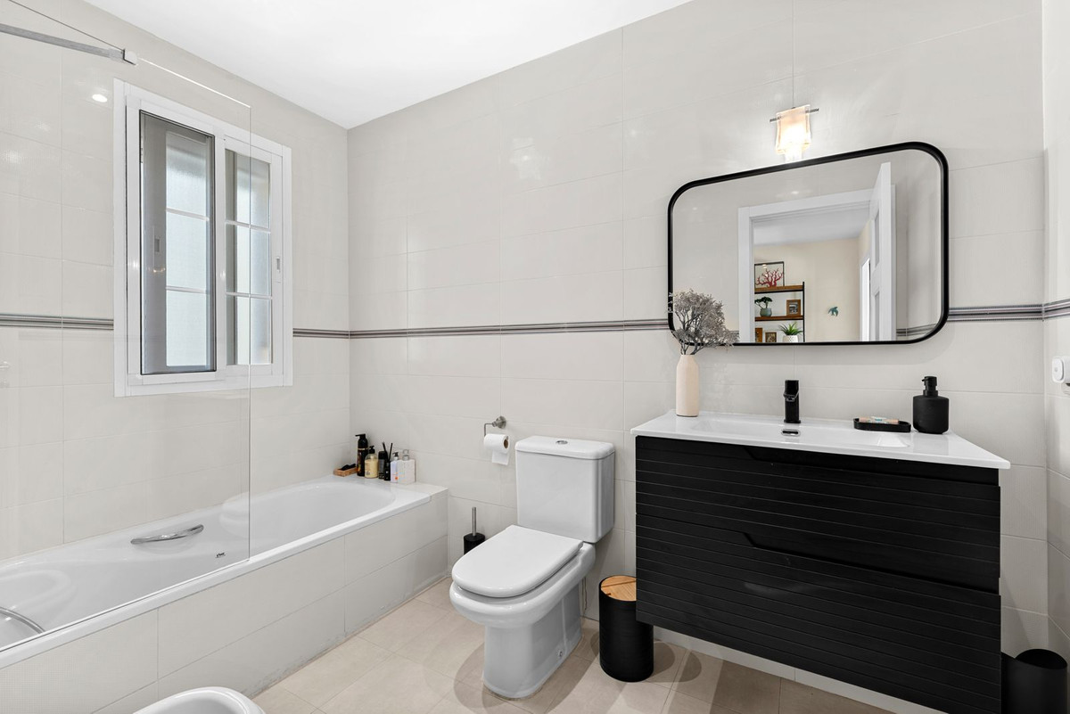 Huis te koop in Estepona | 5 slaapkamers H5477914