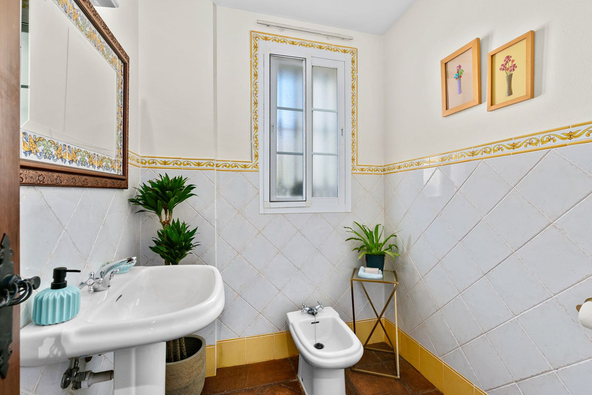 Huis te koop in Estepona | 5 slaapkamers H5477914