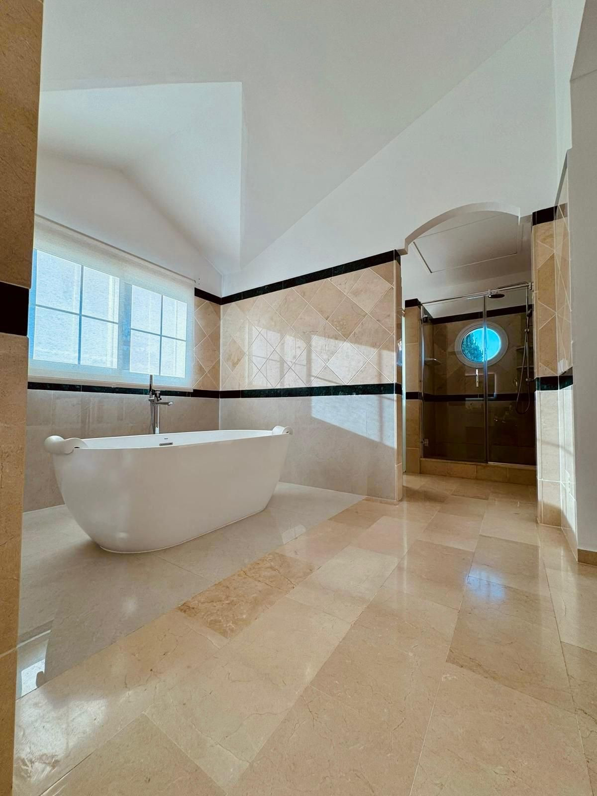 Appartement te koop in Estepona | 4 slaapkamers H5478853