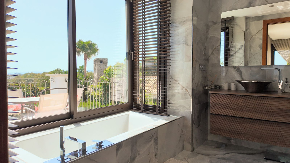 Huis te koop in Estepona | 5 slaapkamers H5491222