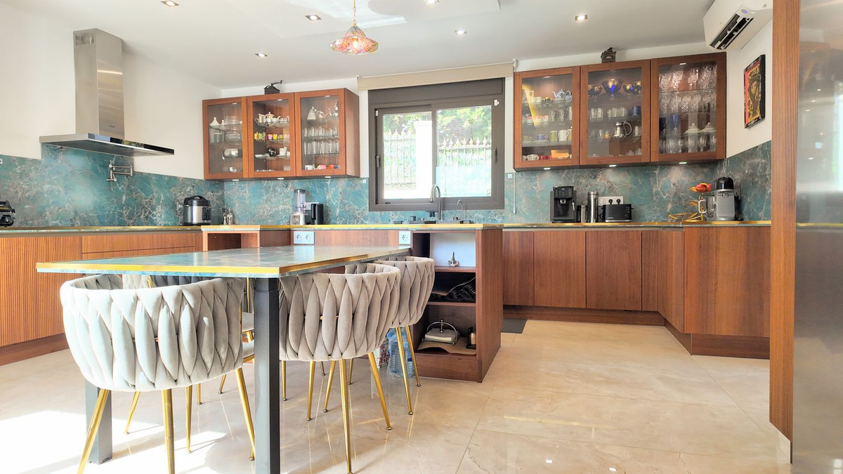 Huis te koop in Estepona | 5 slaapkamers H5491222