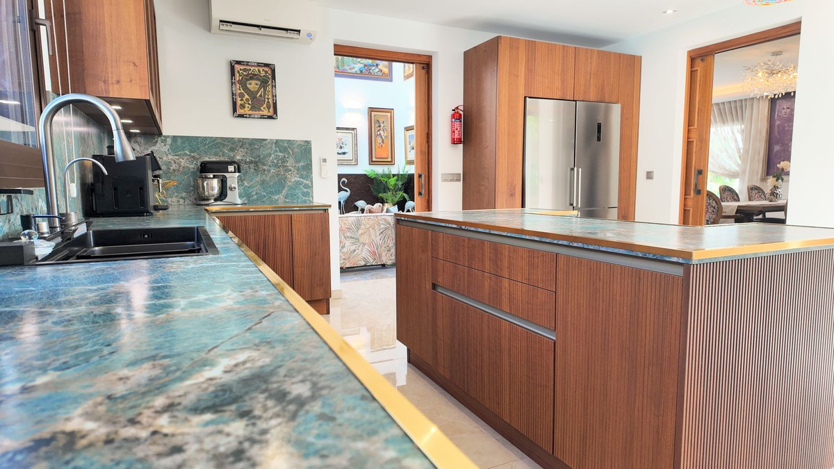 Huis te koop in Estepona | 5 slaapkamers H5491222
