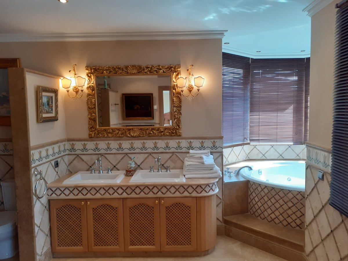 Huis te koop in Estepona | 4 slaapkamers H5492191