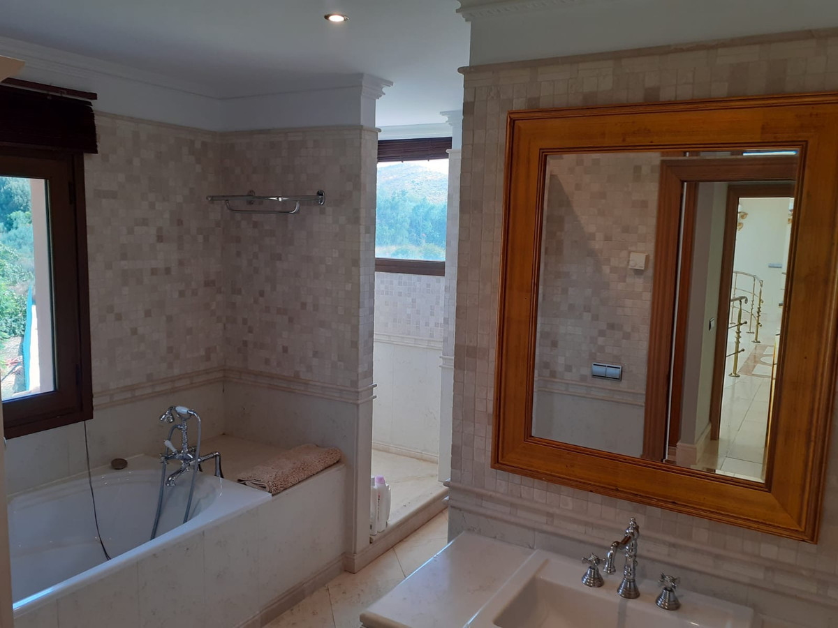 Huis te koop in Estepona | 4 slaapkamers H5492191