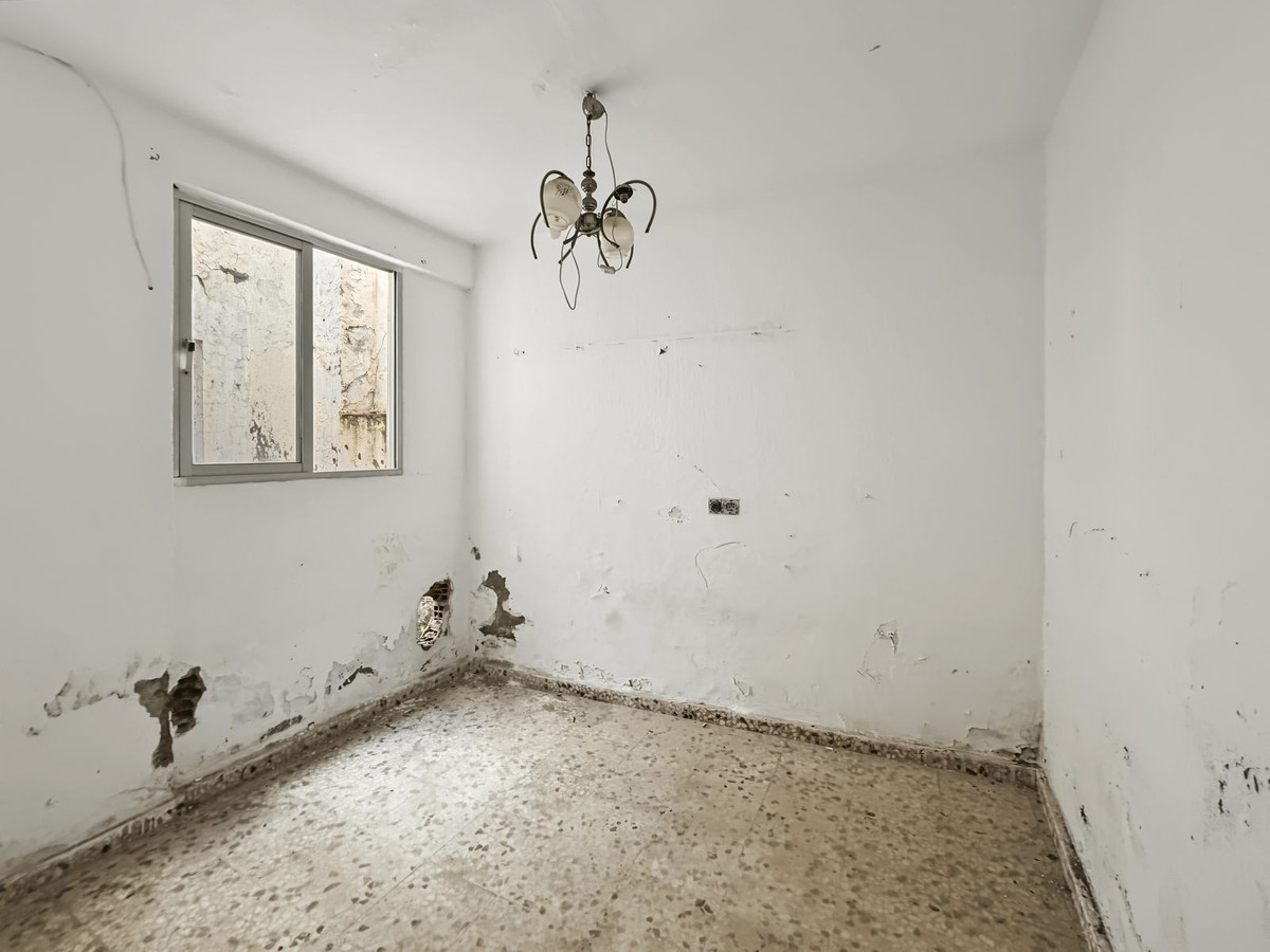 Huis te koop in Estepona | 8 slaapkamers H5492617