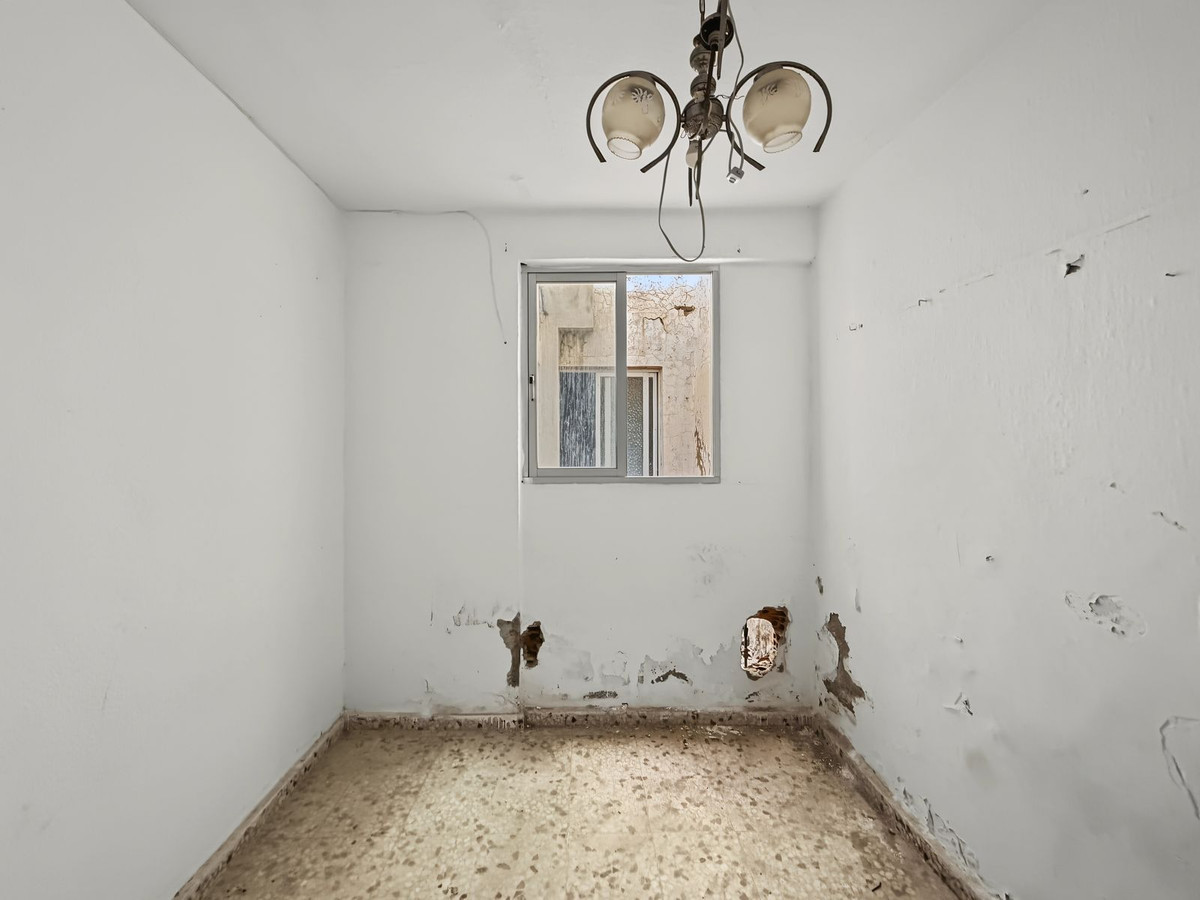 Huis te koop in Estepona | 8 slaapkamers H5492617