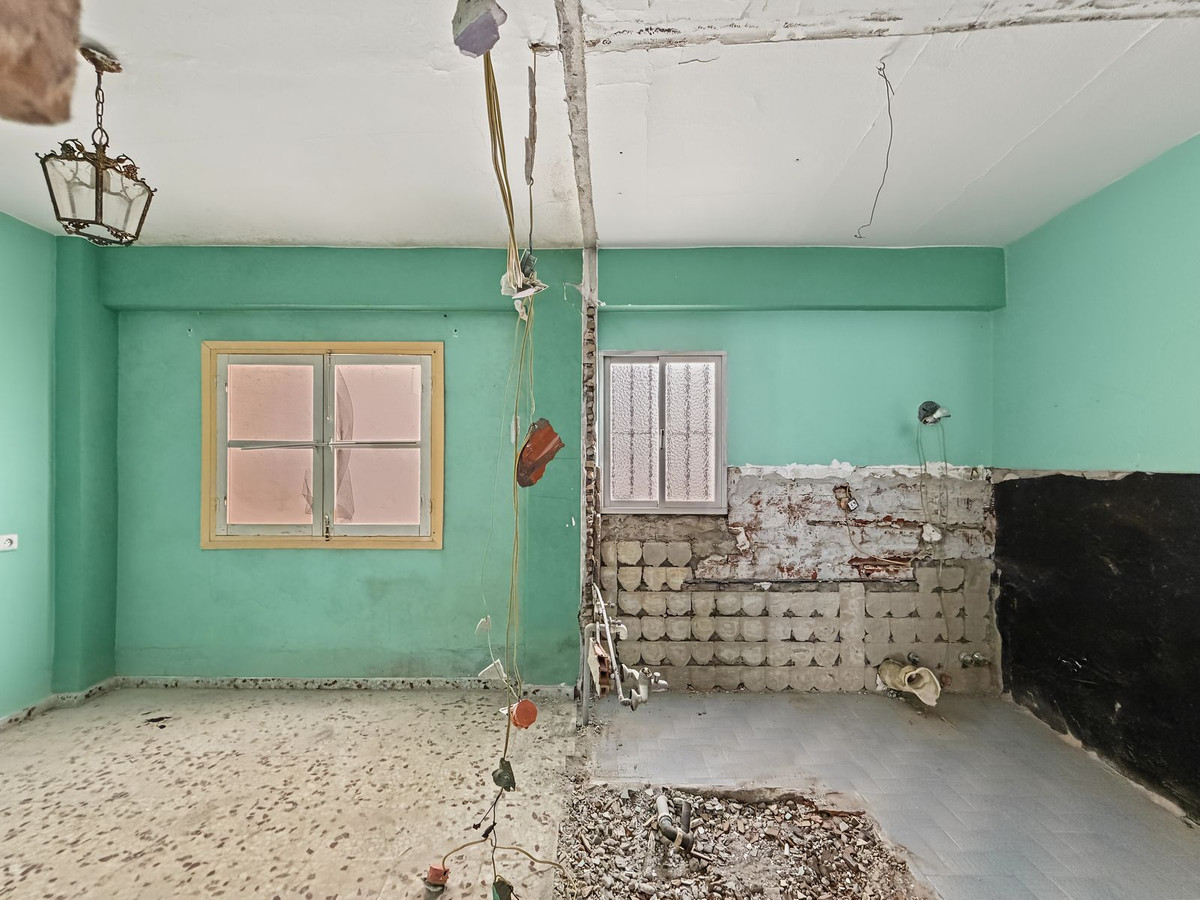 Huis te koop in Estepona | 8 slaapkamers H5492617