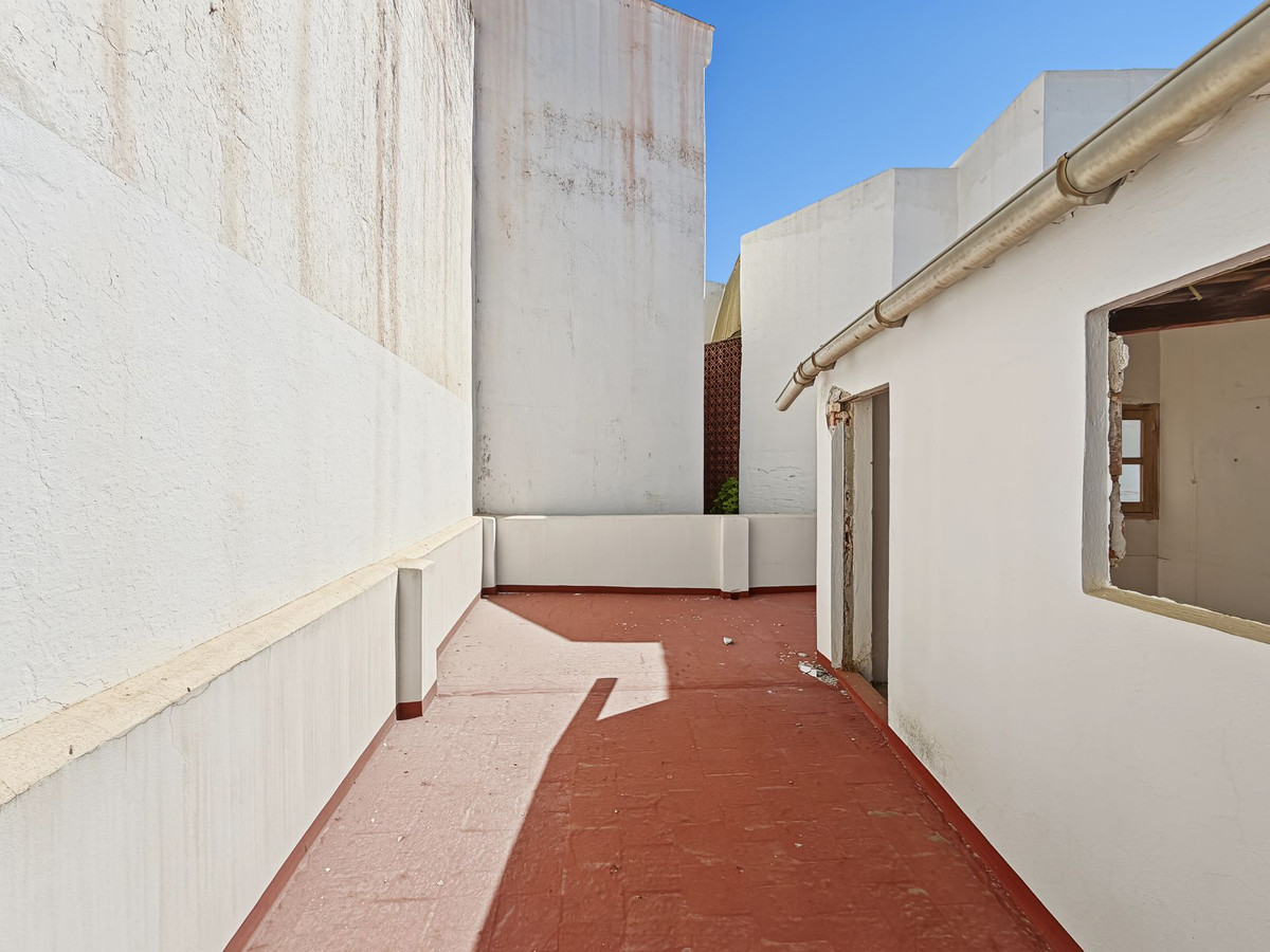 Huis te koop in Estepona | 8 slaapkamers H5492617