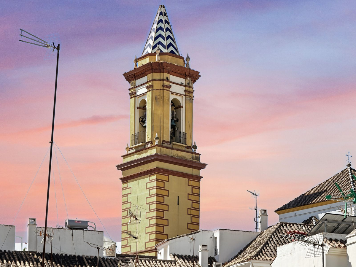 Huis te koop in Estepona | 8 slaapkamers H5492617