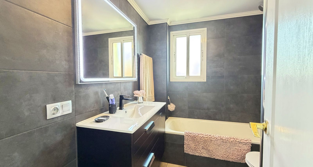 Penthouse te koop in Estepona | 3 slaapkamers H5495011