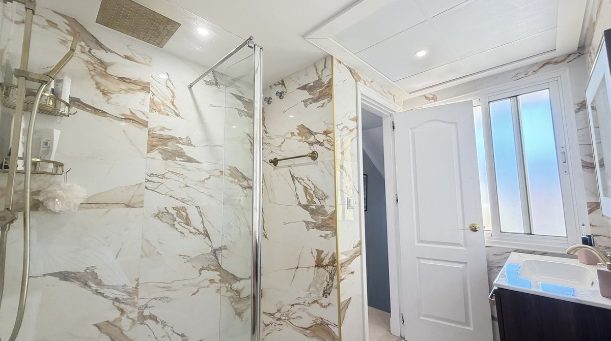 Penthouse te koop in Estepona | 3 slaapkamers H5495011