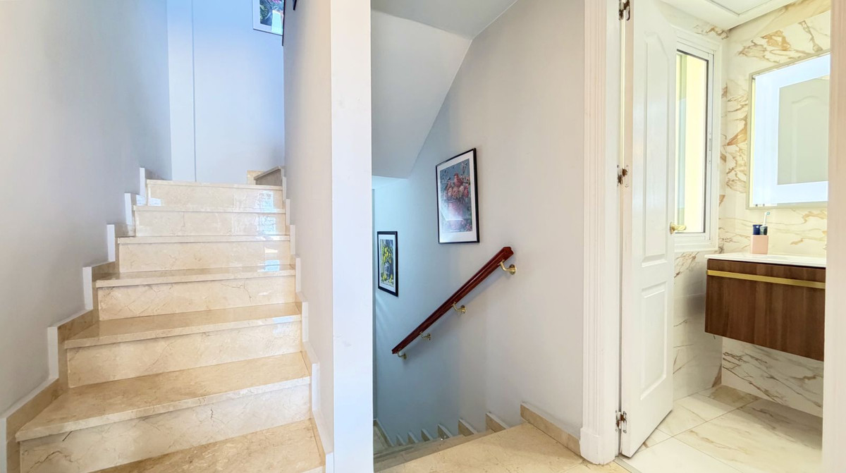 Penthouse te koop in Estepona | 3 slaapkamers H5495011