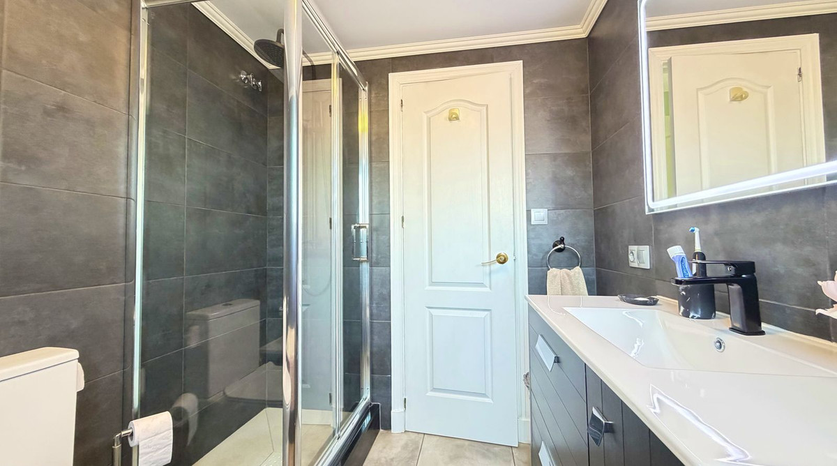 Penthouse te koop in Estepona | 3 slaapkamers H5495011