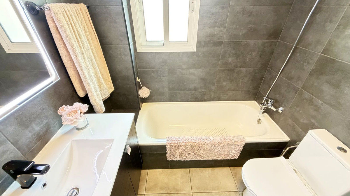 Penthouse te koop in Estepona | 3 slaapkamers H5495011