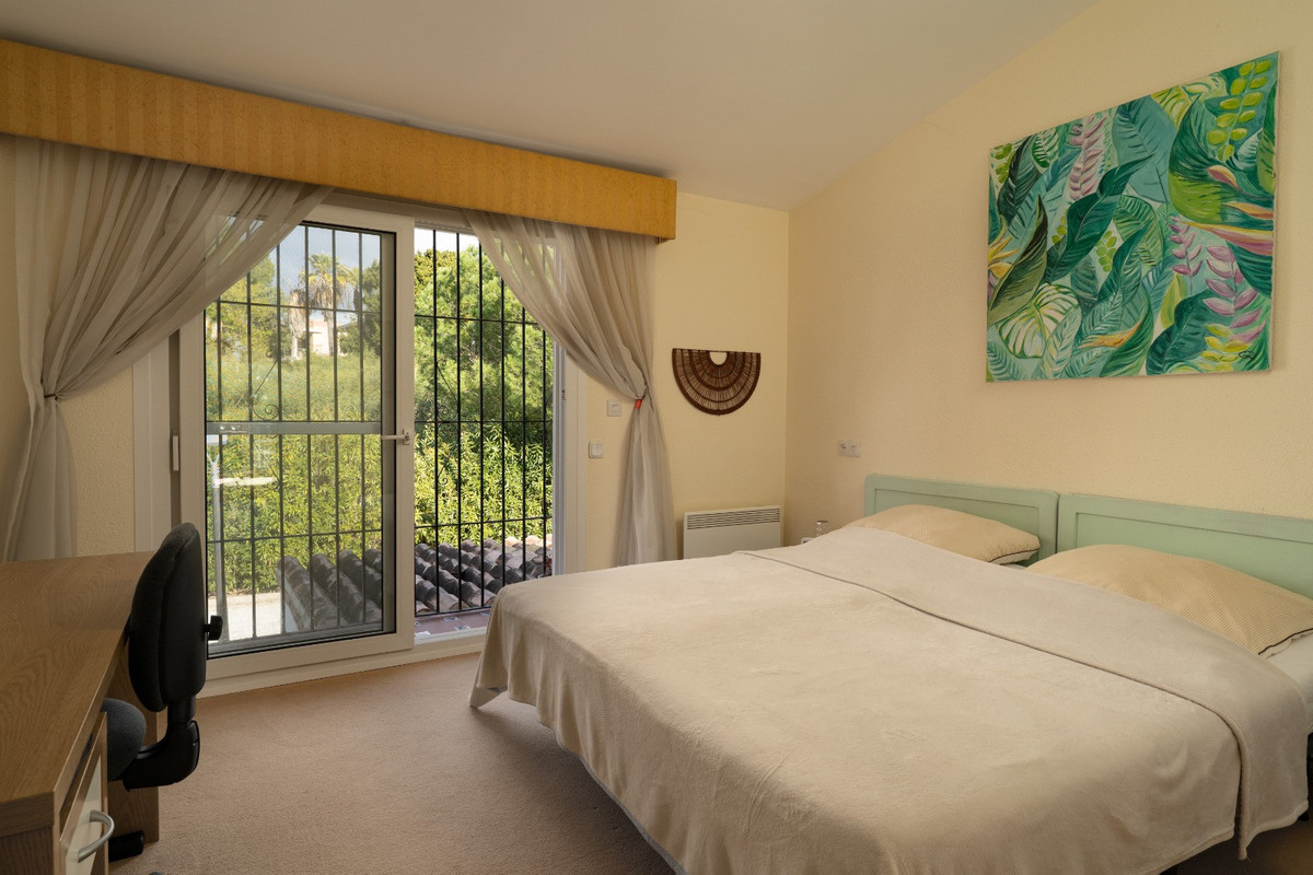 Huis te koop in Estepona | 2 slaapkamers H5504557
