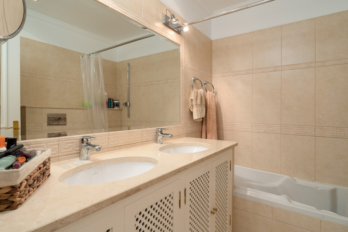 Huis te koop in Estepona | 2 slaapkamers H5504557
