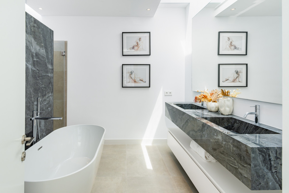 Huis te koop in Estepona | 4 - 5 slaapkamers H5506933