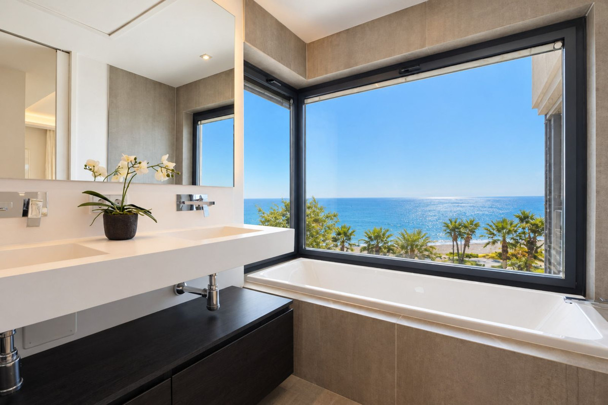 Huis te koop in Estepona | 4 slaapkamers H5510149