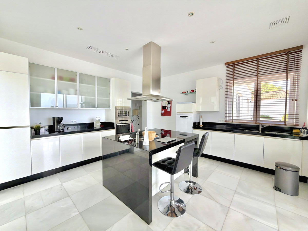 Huis te koop in Estepona | 4 slaapkamers H5512690