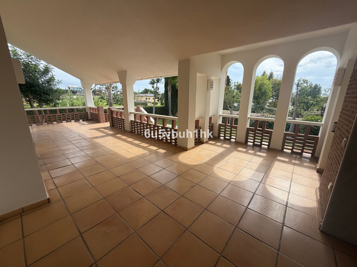 Huis te koop in Estepona | 7 slaapkamers H5516578