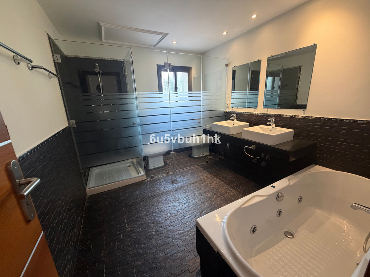 Huis te koop in Estepona | 7 slaapkamers H5516578