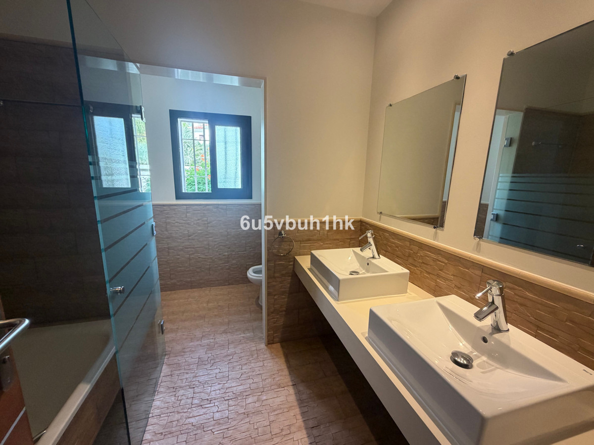 Huis te koop in Estepona | 7 slaapkamers H5516578