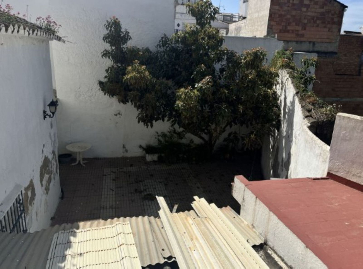 Huis te koop in Estepona | 8 slaapkamers H5528248