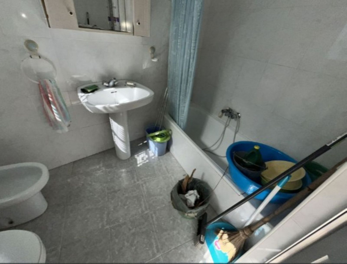 Huis te koop in Estepona | 8 slaapkamers H5528248