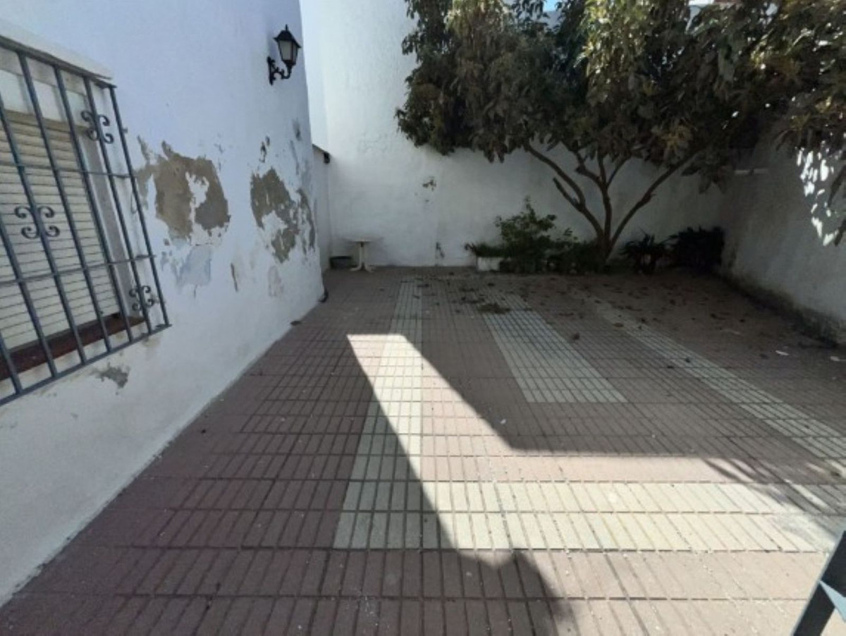 Huis te koop in Estepona | 8 slaapkamers H5528248
