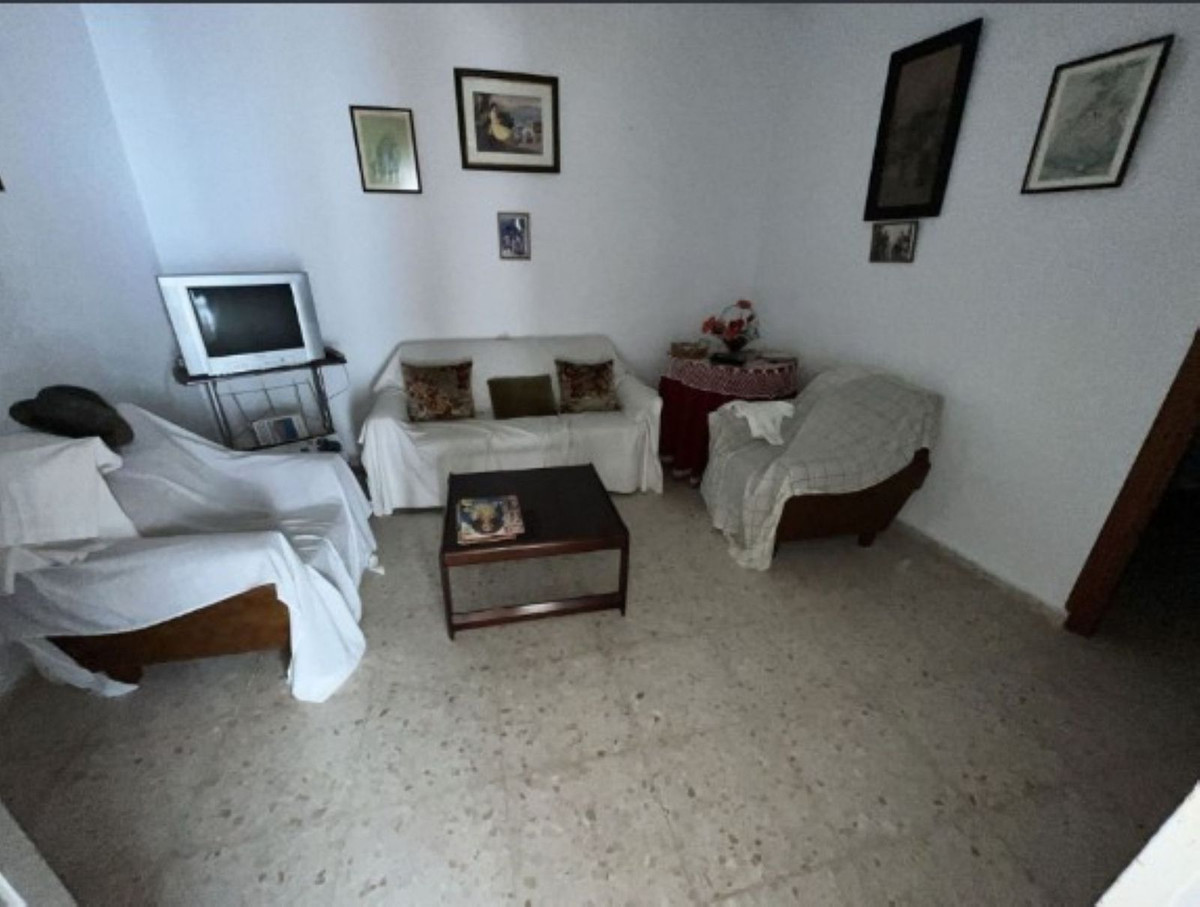 Huis te koop in Estepona | 8 slaapkamers H5528248