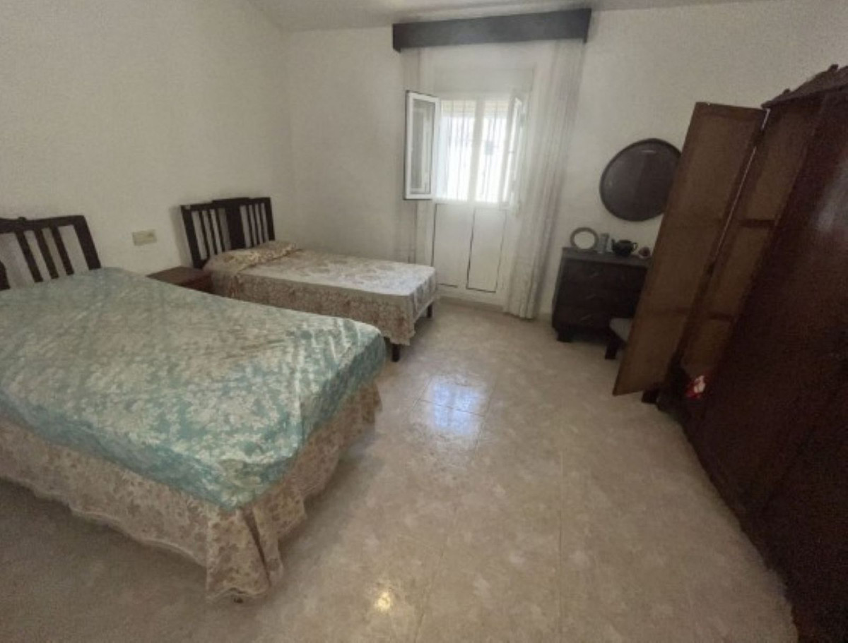 Huis te koop in Estepona | 8 slaapkamers H5528248