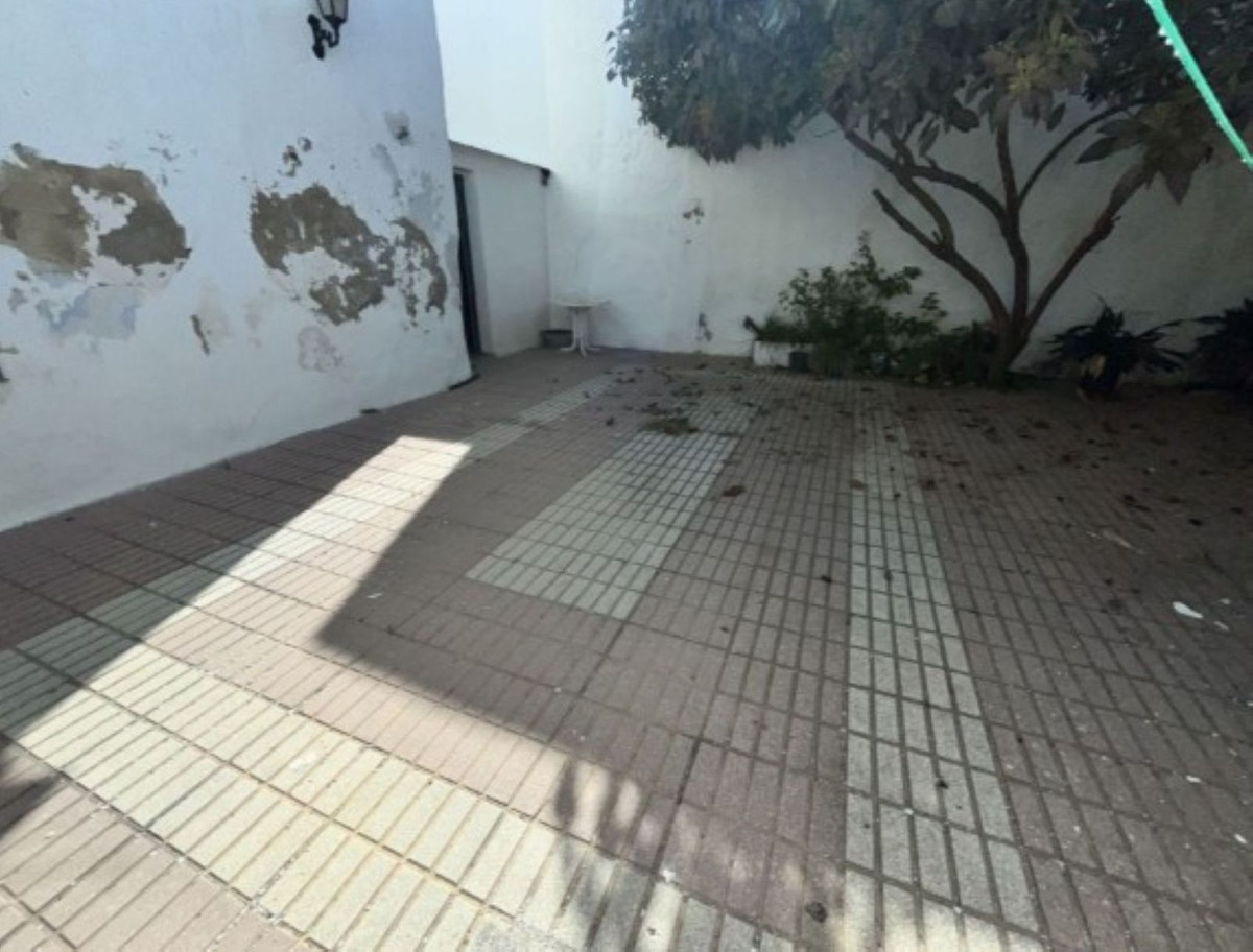 Huis te koop in Estepona | 8 slaapkamers H5528248